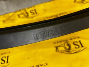 USZCZELKA LISTWA BŁOTNIKA PRZÓD PRAWY PRAWA LAND ROVER DISCOVERY 5 V L462