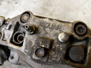 ZACISK HAMULCOWY PRZÓD PRAWY JAGUAR XJ X351