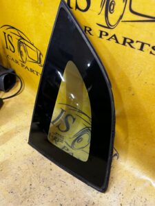 SZYBA KAROSERYJNA BŁOTNIKA TYŁ LEWY RENAULT CAPTUR I PRZEDLIFT 2014R