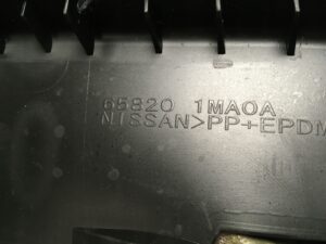 PRAW OSŁONA USZCZELKA LISTWA BŁOTNIKA INFINITI Q70