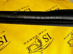 LISTWA CHROM DRZWI TYŁ PRAWY TESLA MODEL 3 PRZEDLIFT