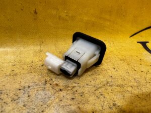 PRZEŁĄCZNIK PRZYCISK OTWIERANIA KLAPY BAGAŻNIKA CITROEN C3 AIRCROSS