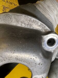 ŁAPA MOCOWANIE AMORTYZATORA PORSCHE CAYENNE II 7P5