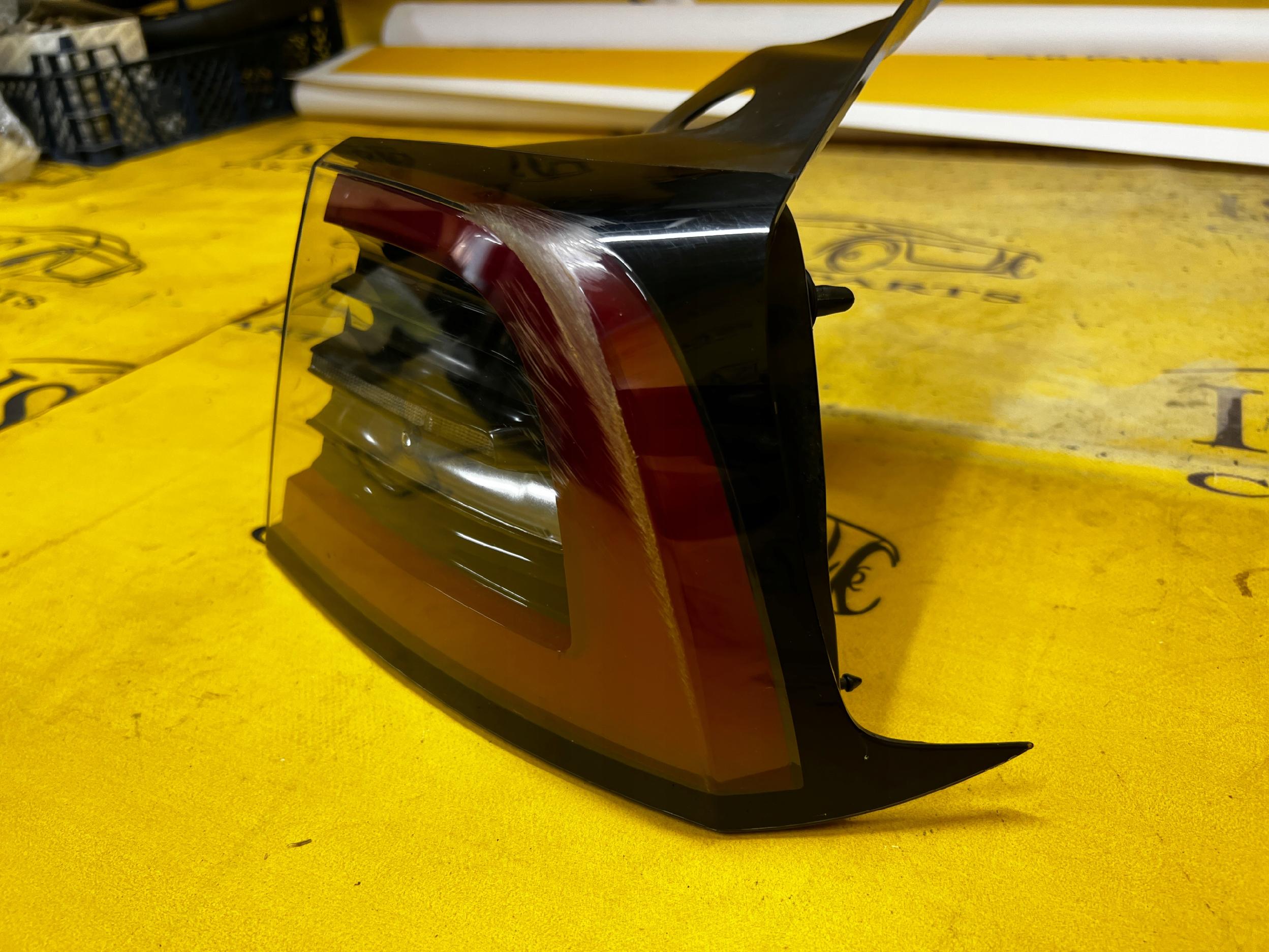 LAMPA TYŁ TYLNA PRAWY PRAWA TESLA MODEL 3 PRZEDLIFT