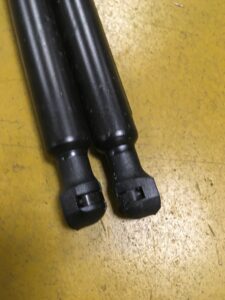 TELESKOP SIŁOWNIK MASKI DACIA SANDERO II LOGAN