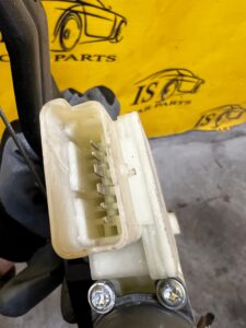 MECHANIZM PODNOŚNIK SZYBY DRZWI PRZÓD PRAWY PEUGEOT 308 II T9