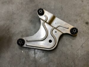 WSPORNIK MOCOWANIE POMPY ABS BMW 5 F07 F10 F11