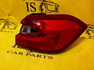 PRAWA LAMPA TYŁ W BŁOTNIK FORD FIESTA MK8 ZWYKŁA