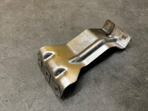 WSPORNIK MOCOWANIE OSŁONY ZBIORNIKA PRAWY PRAWE BMW X5 E70 F15 X6 E71 F16