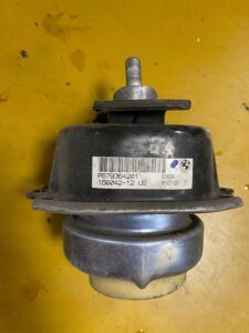 ŁAPA PODUSZKA PODPORA SILNIKA BMW X6M E71 X5 X70