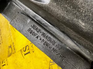 WYGŁUSZENIE PIANKA BŁOTNIKA PRZÓD LEWY LEWE RANGE ROVER VELAR L560