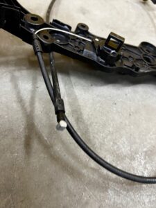 MECHANIZM LINKA CIĘGNO OTWIERANIA POKRYWY PRZÓD MASKI BMW 5 G30 G31 M5 F90