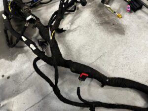 OKABLOWANIE WIĄZKA DESKI ROZDZIELCZEJ KONSOLI FORD ESCAPE MK4 1.5 EB