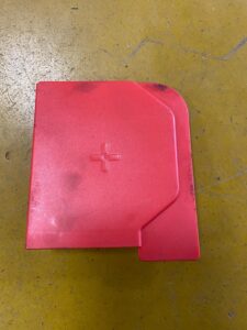 ZAŚLEPKA KLEMY PLUS AKUMULATORA MERCEDES INFINITI