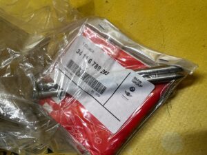 2 X SWORZEŃ KLOCKA HAMULCOWEGO PRZÓD BMW X5 F15 X6 F16 NOWY OEM