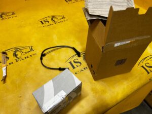 KLOCKI HAMULCOWE Z CZUJNIKIEM BMW 2 F45 MINI F54 F55 F56 F57 F60 NOWE OEM