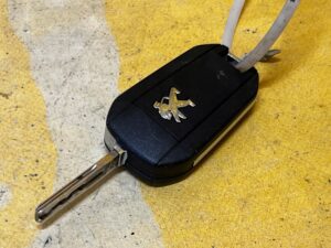 KLUCZYK PILOT PEUGEOT 308 II T9