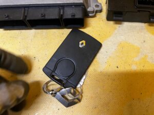 ZESTAW STARTOWY ECU BCM STACYJKA ZEGARY RENAULT CAPTUR I PRZEDLIFT 0.9 TCE