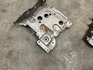 PODSTAWA AKUMULATORA MOCOWANIE RENAULT KADJAR NISSAN QASHQAI