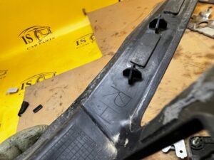 OSŁONA ZAKOŃCZENIE NAROŻNIK PODSZYBIA PRZÓD PRAWY JAGUAR XJ X351