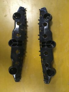 PRAWY ŚLIZG MOCOWANIE BŁOTNIKA TYŁ INFINITI Q30