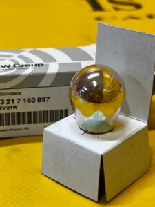 ŻARÓWKA SREBRNA KIERUNKOWSKAZÓW BMW NOWA OEM