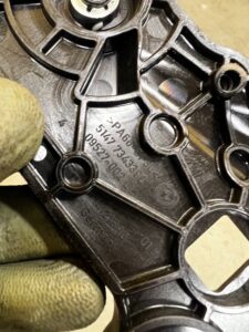 MECHANIZM LINKA CIĘGNO OTWIERANIA POKRYWY PRZÓD MASKI BMW 5 G30 G31 M5 F90