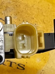 SILNICZEK SZYBY LEWYCH PRZEDNICH DRZWI FORD KUGA MK3 ESCAPE MK4 1.5 EB