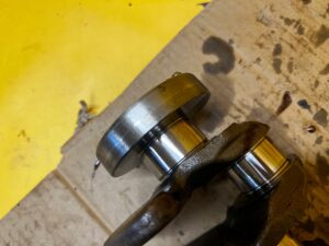 WAŁ KORBOWY SILNIKA DACIA DUSTER II 1.0 TCE LPG H4D F480 2718R GFGH DKKH