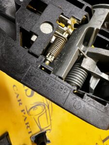 KLAMKA DRZWI PRZÓD PRAWY PEUGEOT 308 II T9