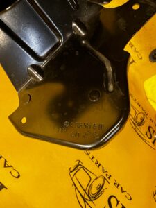 WSPORNIK RAMKA MODUŁU BEZPIECZNIKÓW MERCEDES W176