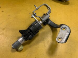 SIŁOWNIK ZAWIAS TYLNEJ KLAPY PRAWY TYŁ AUDI Q7 4M