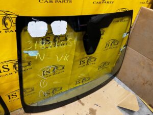 SZYBA CZOŁOWA GRZANA SENSOR FORD FIESTA MK8 20R