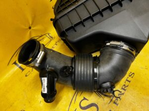 OBUDOWA FILTRA POWIETRZA DOLOT PRZEPŁYWOMIERZ GENESIS GV70 2.5L