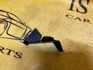 WSPORNIK ZAWIASU MASKI PRAWY TESLA MODEL 3 PRZEDLIFT