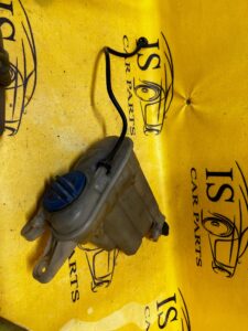 ZBIORNICZEK WYRÓWNAWCZY PŁYNU AUDI A4 B8