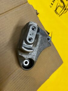 ŁAPA PODPORA MOCOWANIE WSPORNIK SKRZYNI BIEGÓW PEUGEOT CITROEN 1.6EHDI