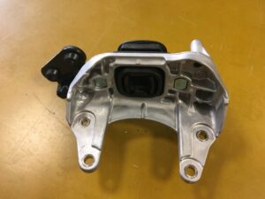 ŁAPA SKRZYNI PODUSZKA 1.7 DCI NISSAN X-TRAIL T32