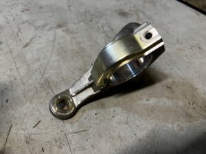 ŁAPA PODPORA WSPORNIK PÓŁOSI RENAULT MEGANE IV 1.5 DCI