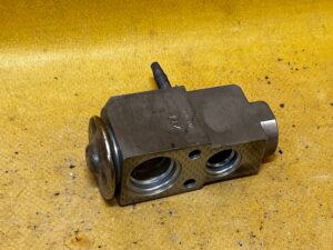 ZAWÓR ROZPRĘŻNY KLIMATYZACJI BMW 5 G30 6 G32 7 G11 8 G14