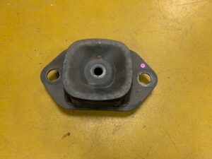 ŁAPA PODUSZKA SKRZYNI DCI NISSAN X-TRAIL T32