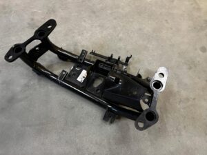 WSPORNIK ŁAPA SKRZYNI BIEGÓW LAND ROVER DISCOVERY 5 V L462