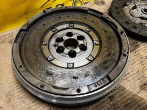 ZESTAW SPRZĘGŁO DOCISK DWUMASA CITROEN 1.2 THP