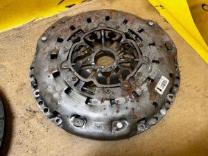 ZESTAW SPRZĘGŁO DOCISK DWUMASA RENAULT 1.6 DCI