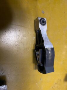 PODUSZKA DOLNA ŁAPA SILNIKA PEUGEOT CITROEN