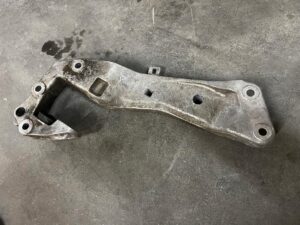 ŁAPA WSPORNIK SKRZYNI BIEGÓW AUTOMAT BMW N47N N57 N57N N57S N57Z N63 N63N