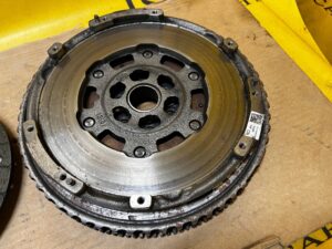 ZESTAW SPRZĘGŁO DOCISK DWUMASA RENAULT 1.3 TCE