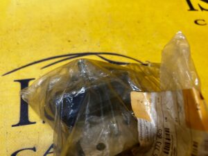 PODUSZKA SKRZYNI BIEGÓW BENZYNA V8 BMW 5 E60 6 E63 NOWA OEM