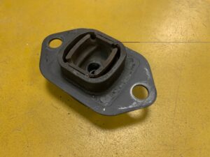 ŁAPA PODUSZKA SKRZYNI DCI NISSAN X-TRAIL T32