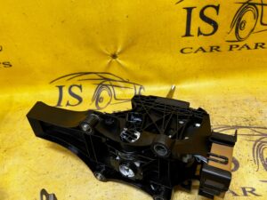 WYBIERAK LEWAREK DŹWIGNIA ZMIANY SKRZYNI BIEGÓW TOYOTA HILUX VIII 8 AUTOMAT